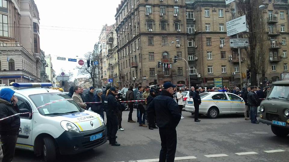 Убийство экс-депутата Госдумы Вороненкова: эксклюзивные фото и видео с места событий - 39511 Убийство экс-депутата Госдумы Вороненкова: эксклюзивные фото и видео с места событий - фото 39511