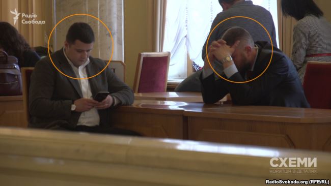 Супровід лідера Радикальної партії Олега Ляшка очікує його в кулуарах парламенту