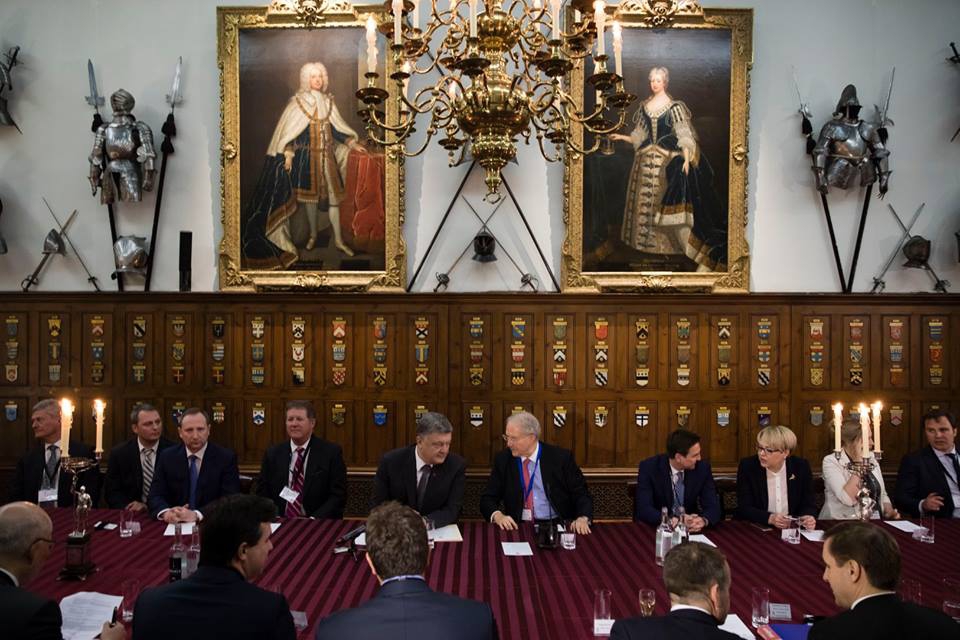 Порошенко в Лондоне рассказал о российском ультиматуме - 42992 Порошенко в Лондоне рассказал о российском ультиматуме - фото 42992 dqxikeidqxiqqeant