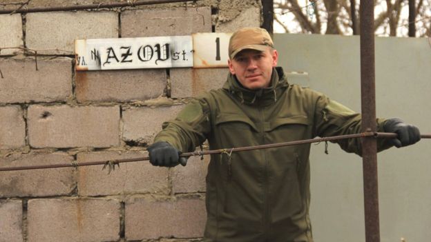 Серж Марко допомагає бійцям морської піхоти, чиї позиції знаходяться на маріупольському напрямку dqxikeidqxiqqeant