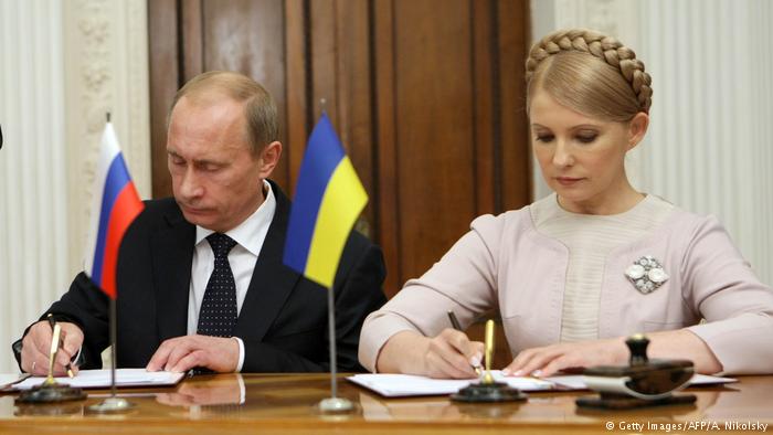 У Стокгольмі йдеться про контракт на постачання газу, підписаний у січні 2009 року після переговорів екс-прем’єрки Юлії Тимошенко і її російського колеги Володимира Путіна У Стокгольмі йдеться про контракт на постачання газу, підписаний у січні 2009 року після переговорів екс-прем’єрки Юлії Тимошенко і її російського колеги Володимира Путіна dqxikeidqxiqqeant