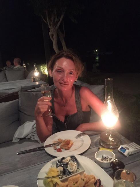 Откровенные фото Екатерины Рожковой с выездной проверки филиала Приватбанка на Кипре. dqxikeidqxitkant