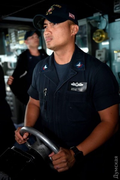 Екіпаж есмінця США, який увійшов у Чорне море