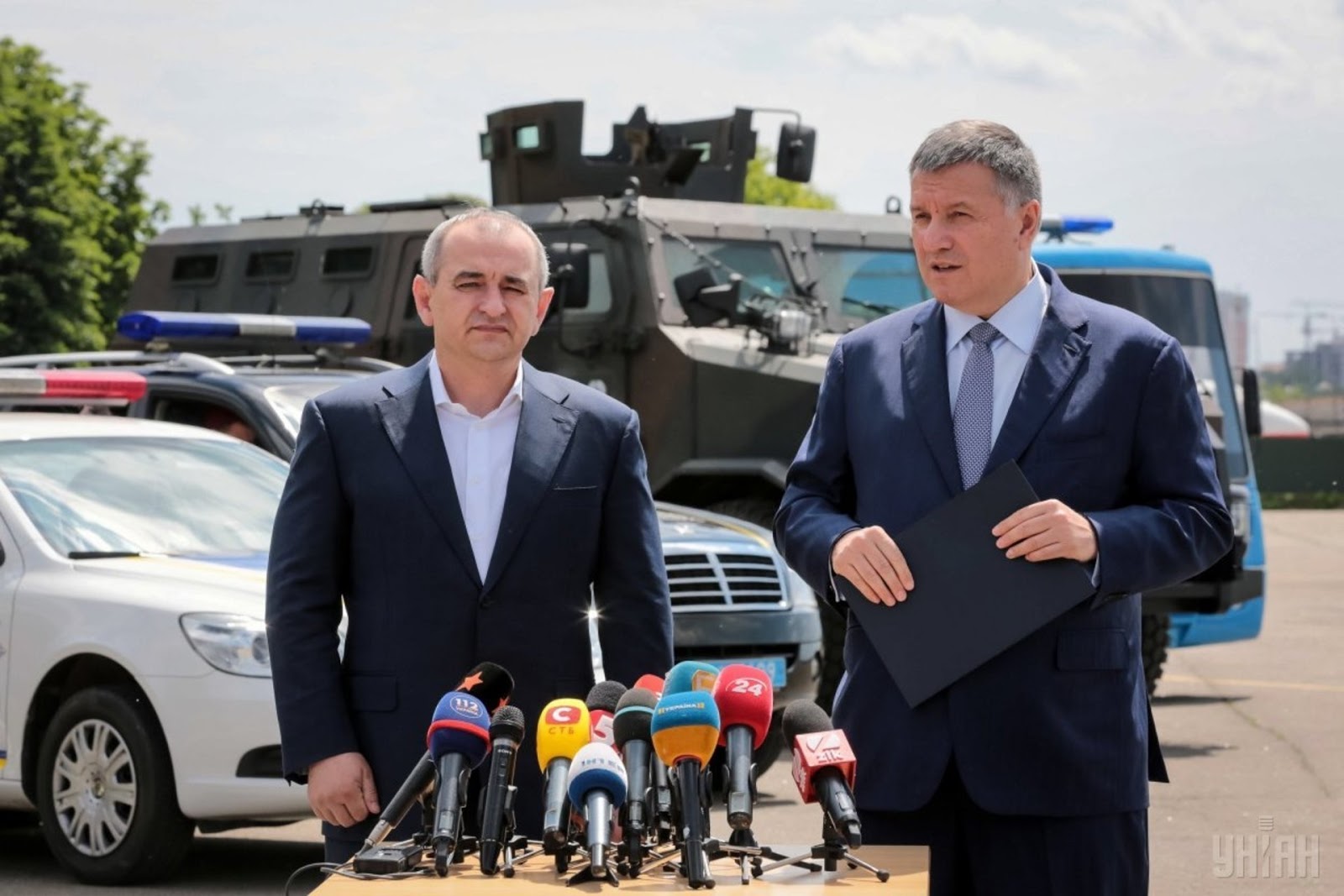 Керівник МВС Арсен Аваков та головний військовий прокурор Анатолій Матіос dqxikeidqxitkant