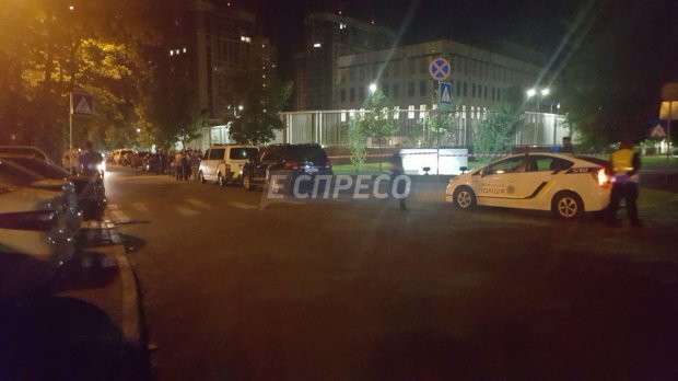 У Києві на території посольства США пролунав вибух dqxikeidqxiqqeant