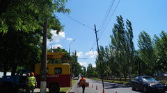 В Николаеве силовая опора рухнула на «маршрутку», пострадало два человека - Copyright https://news.pn