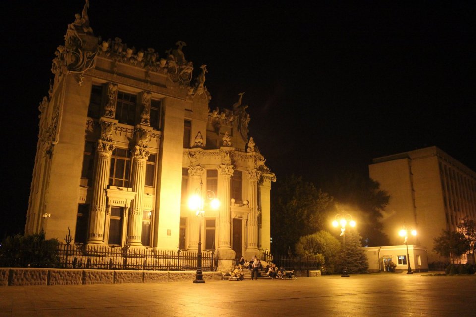 Олег Березюк и нардепы от "Самопомощи" ночевали под администрацией президента - 52573 Олег Березюк и нардепы от "Самопомощи" ночевали под администрацией президента - фото 52573 dqxikeidqxiqqeant