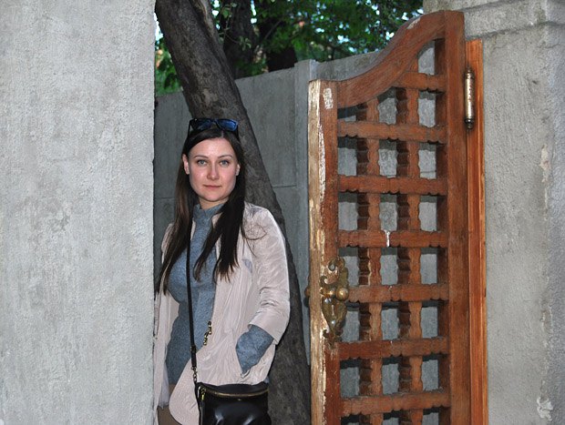 Біля акторського кафе dqxikeidqxiqqeant