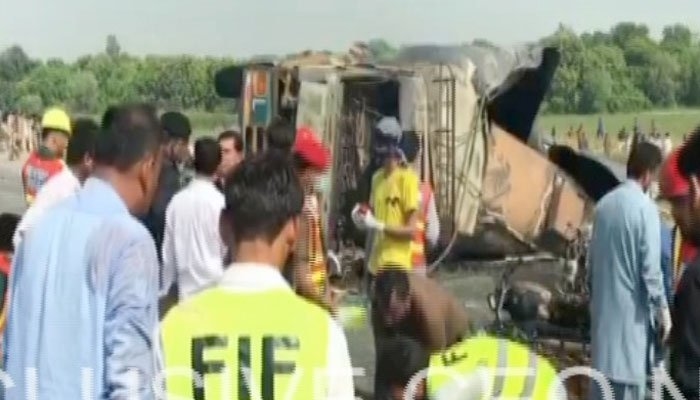 Взрыв бензовоза в Пакистане