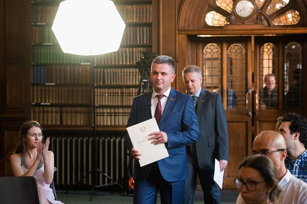 Вадим Красносельский даже прочитал лекцию в Оксфорде.