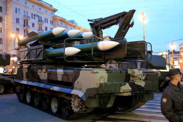 По последней версии Росавиации, лайнер все же не мог быть сбит зенитной ракетой ЗРК «Бук», поскольку ее должны были засечь радары, хотя раньше это считалось вполне возможным Фото: Wikimedia Commons dqxikeidqxitkant