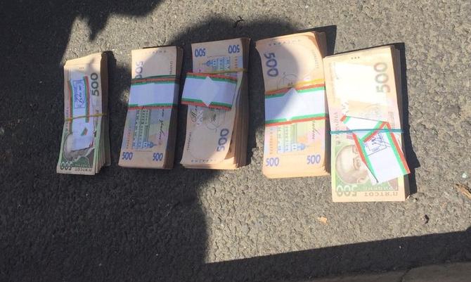 Главный инспектор ГФС Киевской области попался на взятке в 260 тысяч - 59437 Главный инспектор ГФС Киевской области попался на взятке в 260 тысяч - фото 59437 dqxikeidqxiqqeant