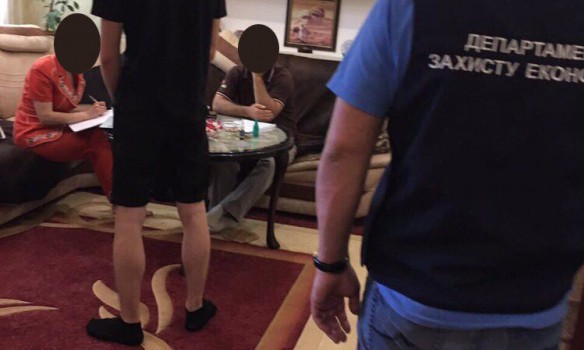 Экс-руководителя Госгеокадастра подозревают в получении взятки за влияние на бывших сотрудников dqxikeidqxiqqeant