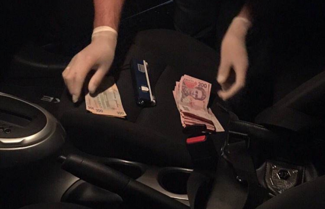 В Ужгороді затримали полісмена, який вимагав і отримав 11 тисяч хабара (ФОТО)