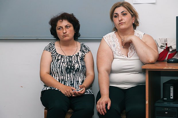 Нино Миндиашвили (справа)