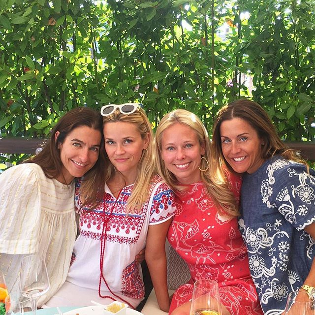 День Независимости: голливудские красавицы в украинских вышиванках - 68908 День Независимости: голливудские красавицы в украинских вышиванках - фото 68908