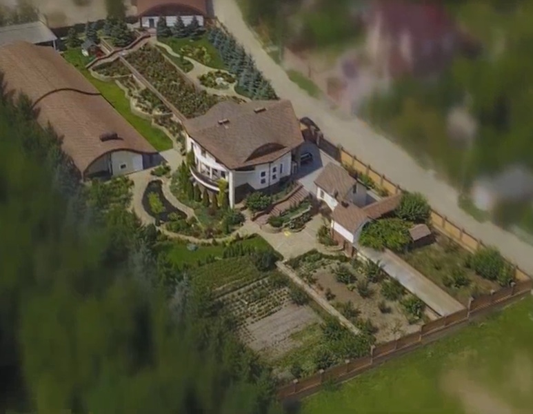 Незадекларированный особняк, где фактически проживает Александр Мамай