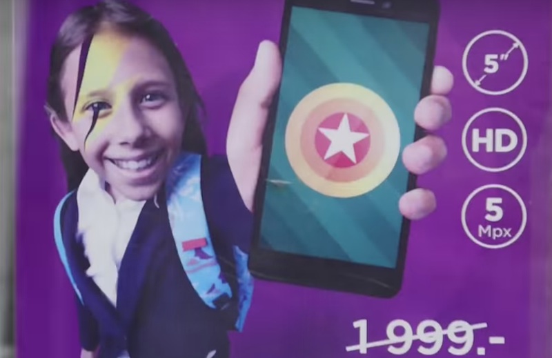 Рекламная наклейка на стеклянных дверях метрополитена dqxikeidqxitkant