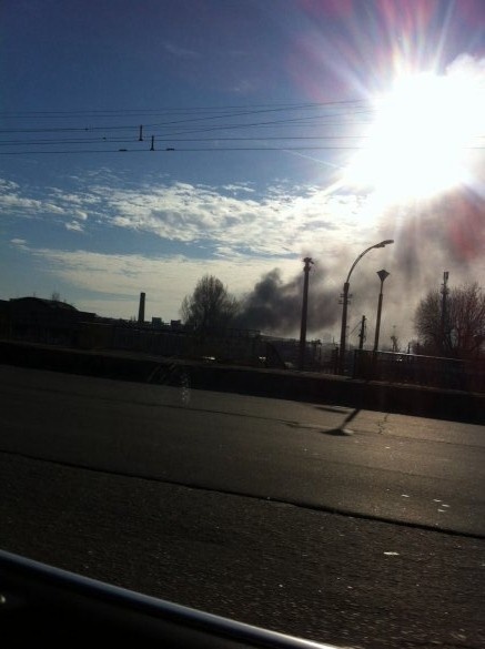 В Киеве горит завод