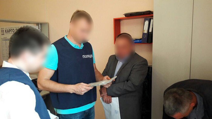 пов’язали на хабарі вінницьких чиновників фото dqxikeidqxiqqeant