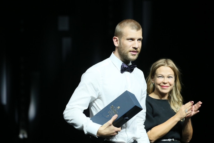 Иван Дорн опозорился на вручении премий в России - фото 74287 dqxikeidqxitkant