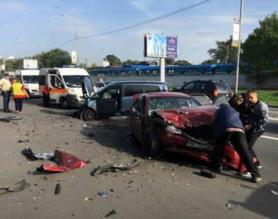 Масштабное ДТП в Киеве: много пострадавших Масштабное ДТП в Киеве: много пострадавших dqxikeidqxiqqeant