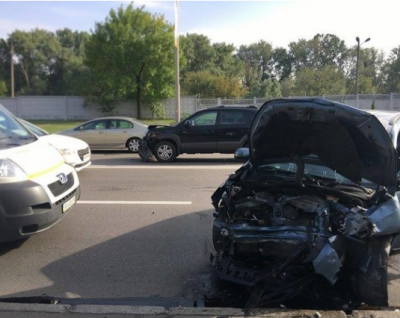 Масштабное ДТП в Киеве: много пострадавших Масштабное ДТП в Киеве: много пострадавших