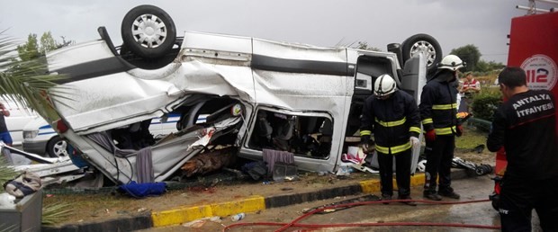 manavgatta-tur-midibusu-devrildi-3-olu-10-yarali5zmffmghmeemovqj32irlg dqxikeidqxiqqeant