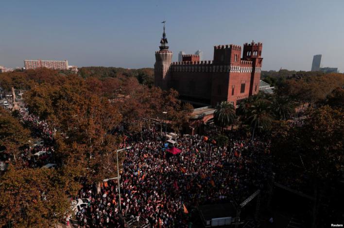 Картинки по запросу Як каталонці сприйняли рішення парламенту про незалежність Каталонії