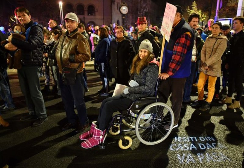 796985_main   :      -  