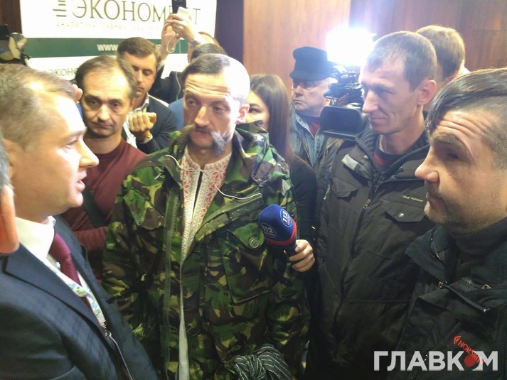 Невідомі зірвали скандальний «Форум нацменшин України» dqxikeidqxiqqeant