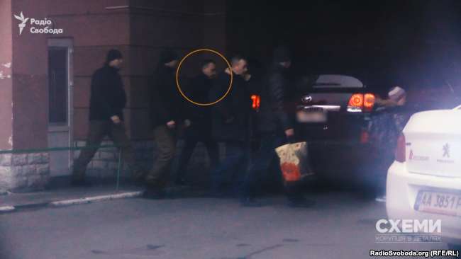 Бізнесмен Леонід Крючков біля Адміністрації президента dqxikeidqxitkant