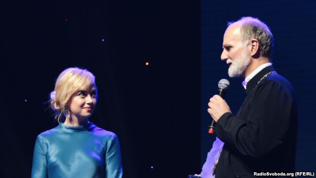 Автор і ведуча програми «Схеми» (спільний проект Радіо Свобода та каналу «UA:Перший») Наталка Седлецька під час вручення премії «Світло справедливості» dqxikeidqxiqqeant