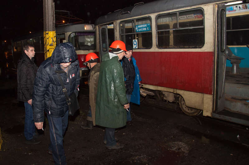 Чтобы достать тело из-под первой колесной пары вагона, понадобилась спецтехника Чтобы достать тело из-под первой колесной пары вагона, понадобилась спецтехника