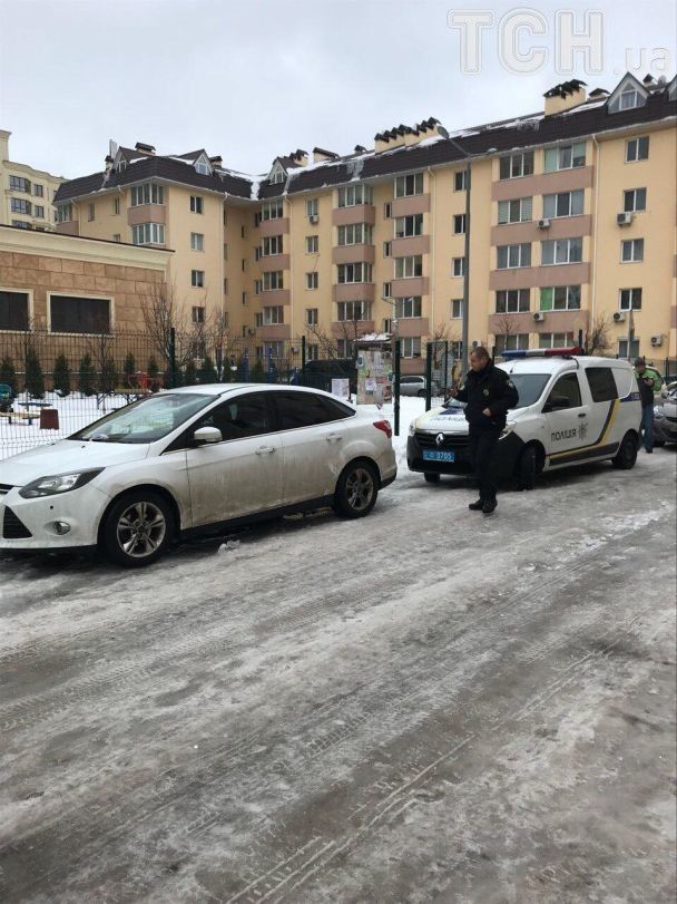 На Киевщине сосульки разбили 18 автомобилей