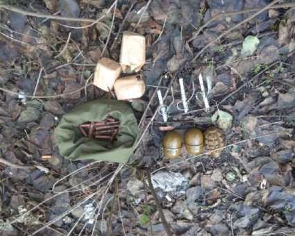 У Києві біля багатоповерхівки виявили сховище боєприпасів. ФОТО dqxikeidqxitkant