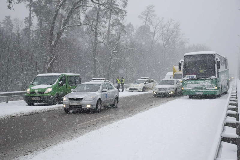 Всего в трех авариях столкнулись шесть машин