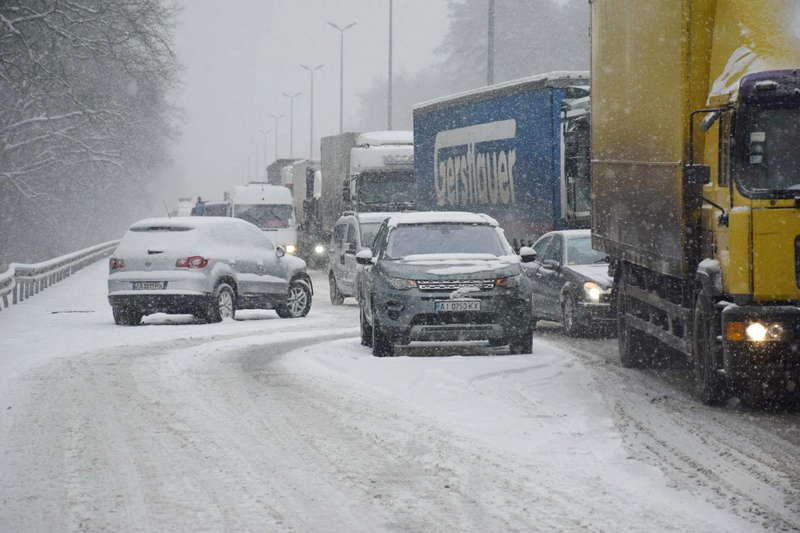 Из-за аварий из Киева в сторону Житомира образовалась пробка