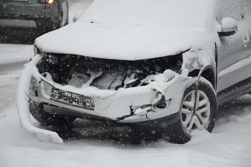 Первая авария повлекла за собой еще два ДТП
