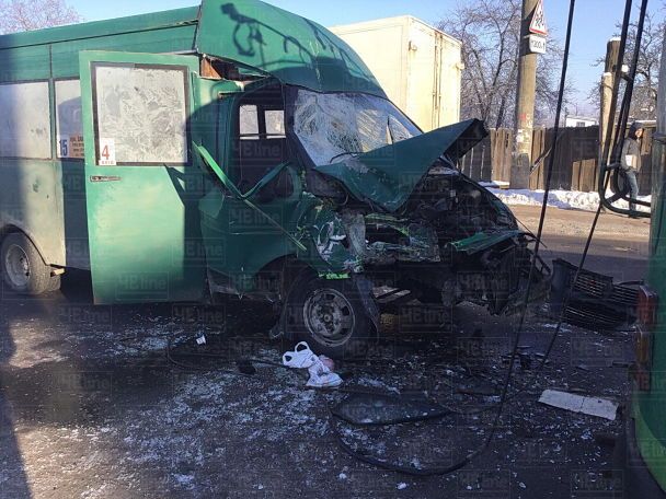 В Чернигове маршрутка на скорости протаранила троллейбус, пострадали более 10 человек