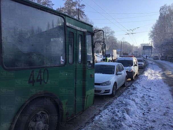 В Чернигове маршрутка на скорости протаранила троллейбус, пострадали более 10 человек