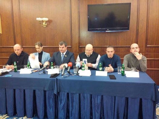 Image may contain: 6 people, indoor dqxikeidqxiqqeant