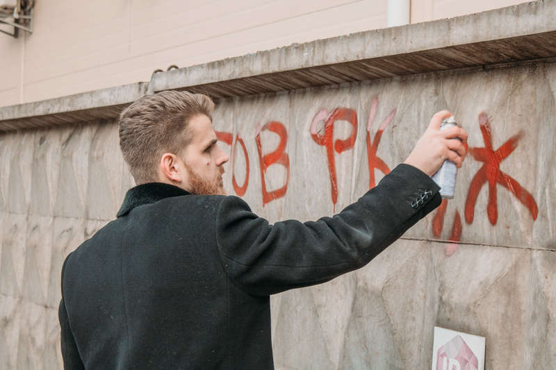 Заборы теперь будут долго отмывать dqxikeidqxitkant