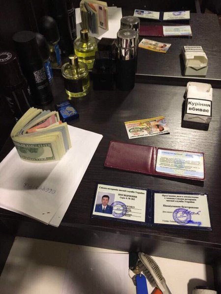 Замначальника херсонской таможни задержан при получении взятки