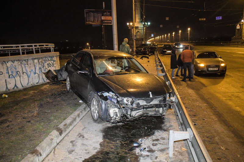 Accord пролетел за отбойником более 20-ти метров dqxikeidqxiqqeant