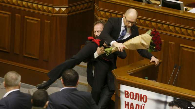 Мартовский заяц: Как и почему Яценюк стал политическим трупом - 107018 Мартовский заяц: Как и почему Яценюк стал политическим трупом - фото 107018