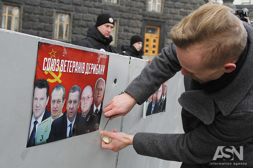 Под Кабмином требуют отставки министра соцполитики из-за ветеранских организаций