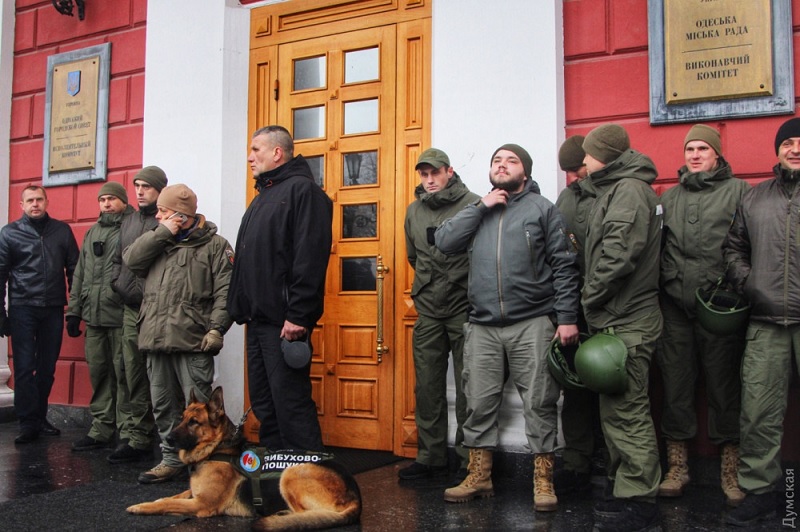 геннадий труханов, одесса, митинг, протест, титушки, соломенский райсуд киева, борисполь, набу, подозрение, мэр