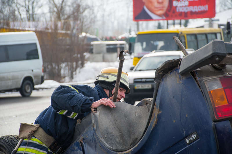 На месте происшествия работали пожарные и полиция