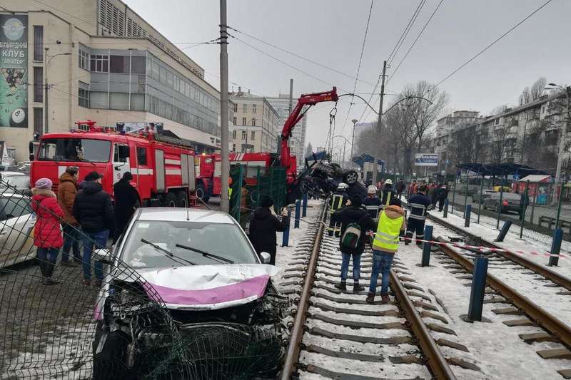   , -   Mercedes   dqxikeidqxiqqeant